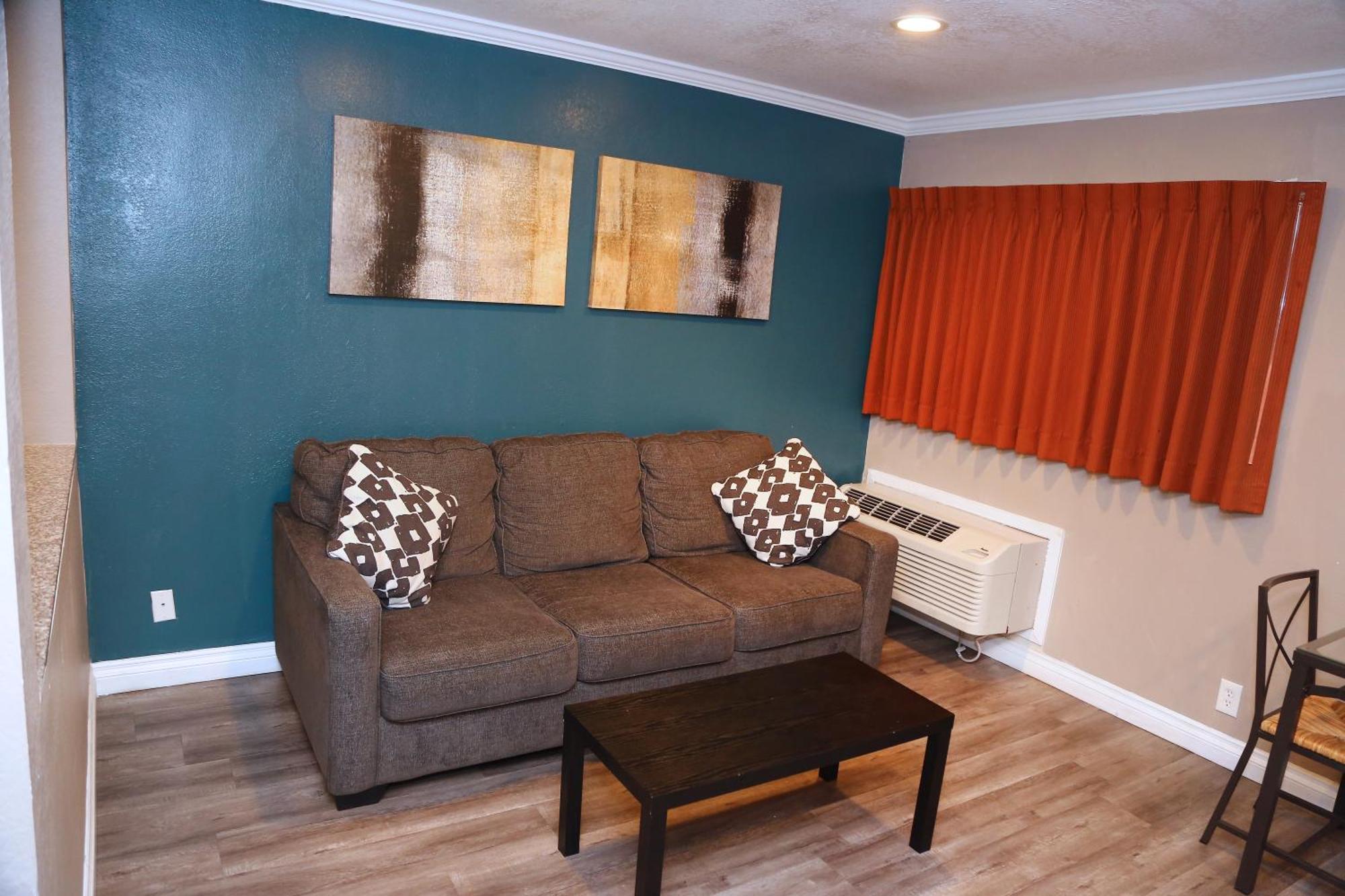 Anaheim Executive Inn & Suites Room photo