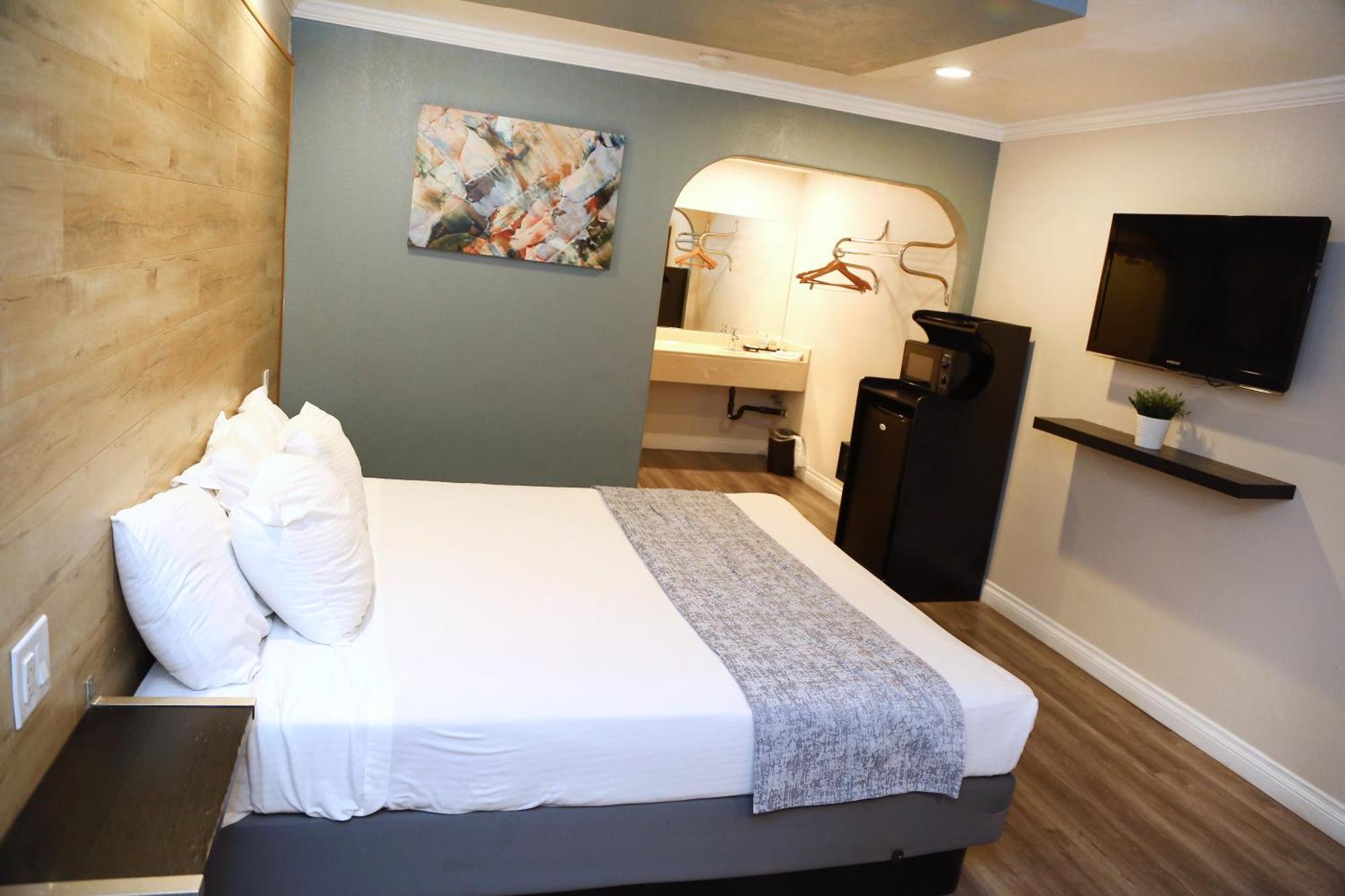 Anaheim Executive Inn & Suites Room photo